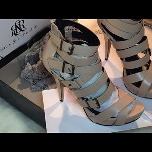 ROCK & REPUBLIC nude Sexy open toe high heal